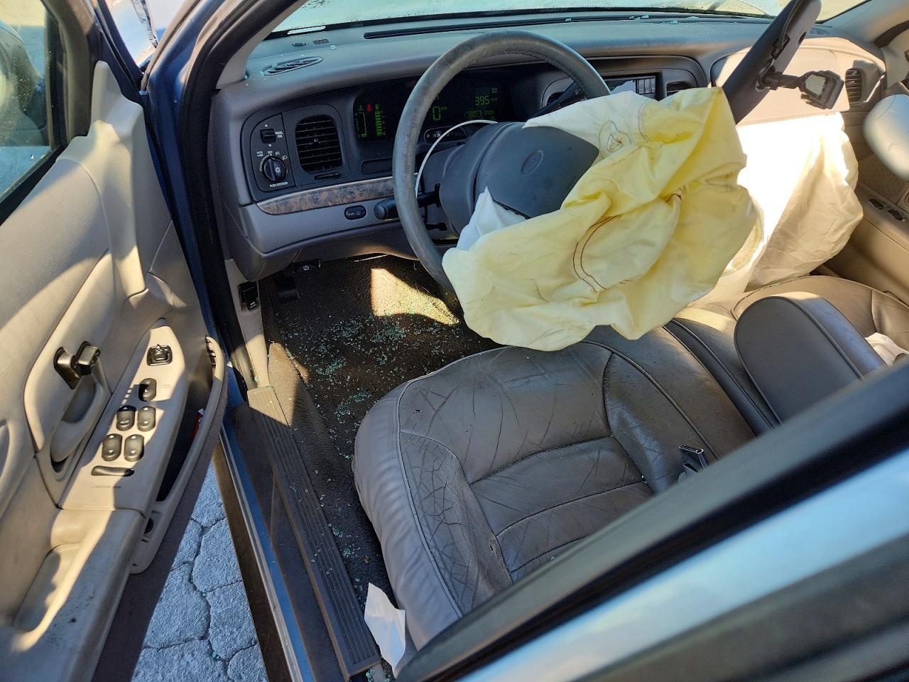 2000 FORD Crown Victoria