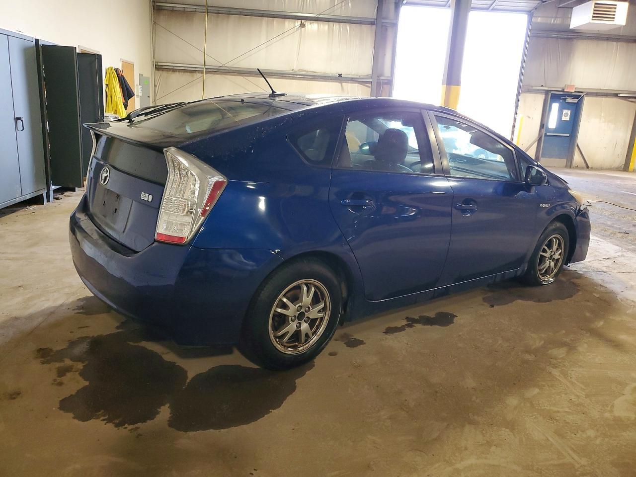 2011 TOYOTA PRIUS