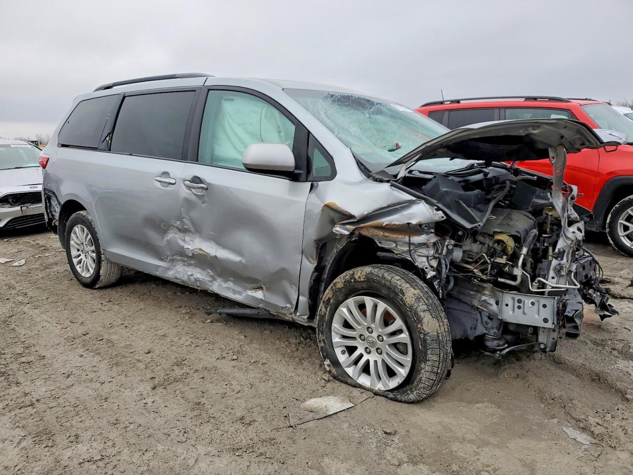 2015 TOYOTA SIENNA