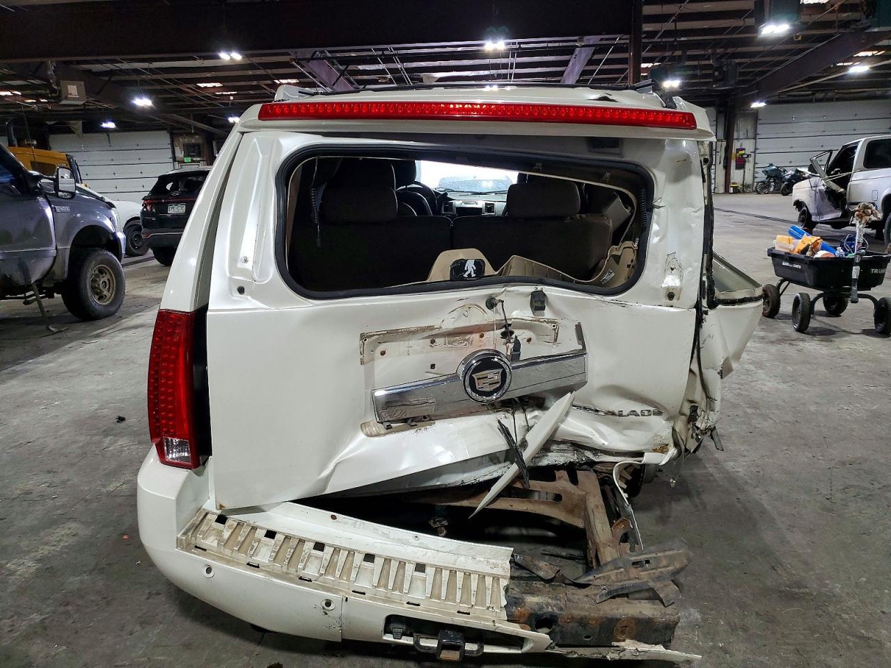 2011 CADILLAC Escalade ESV