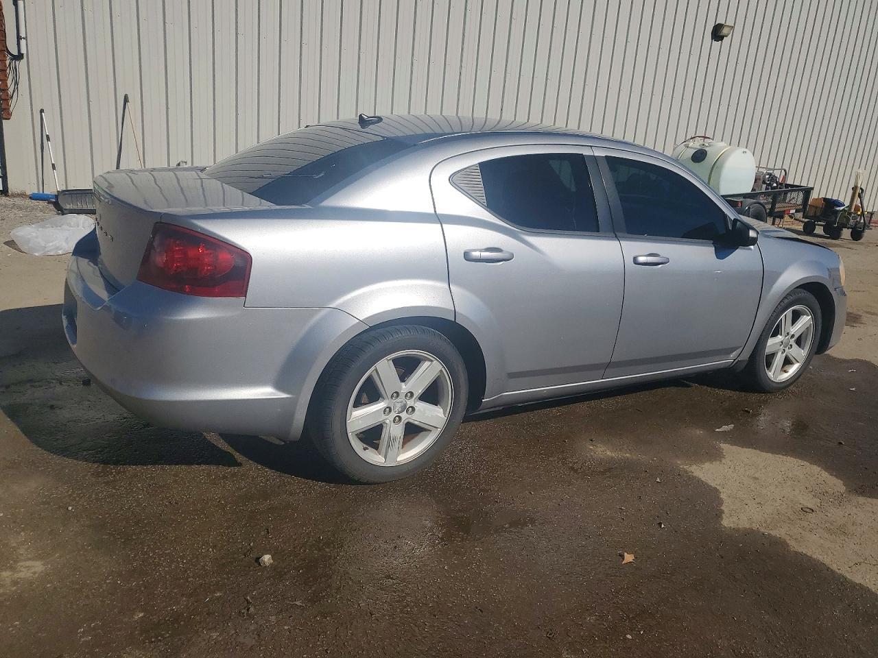 2013 DODGE Avenger