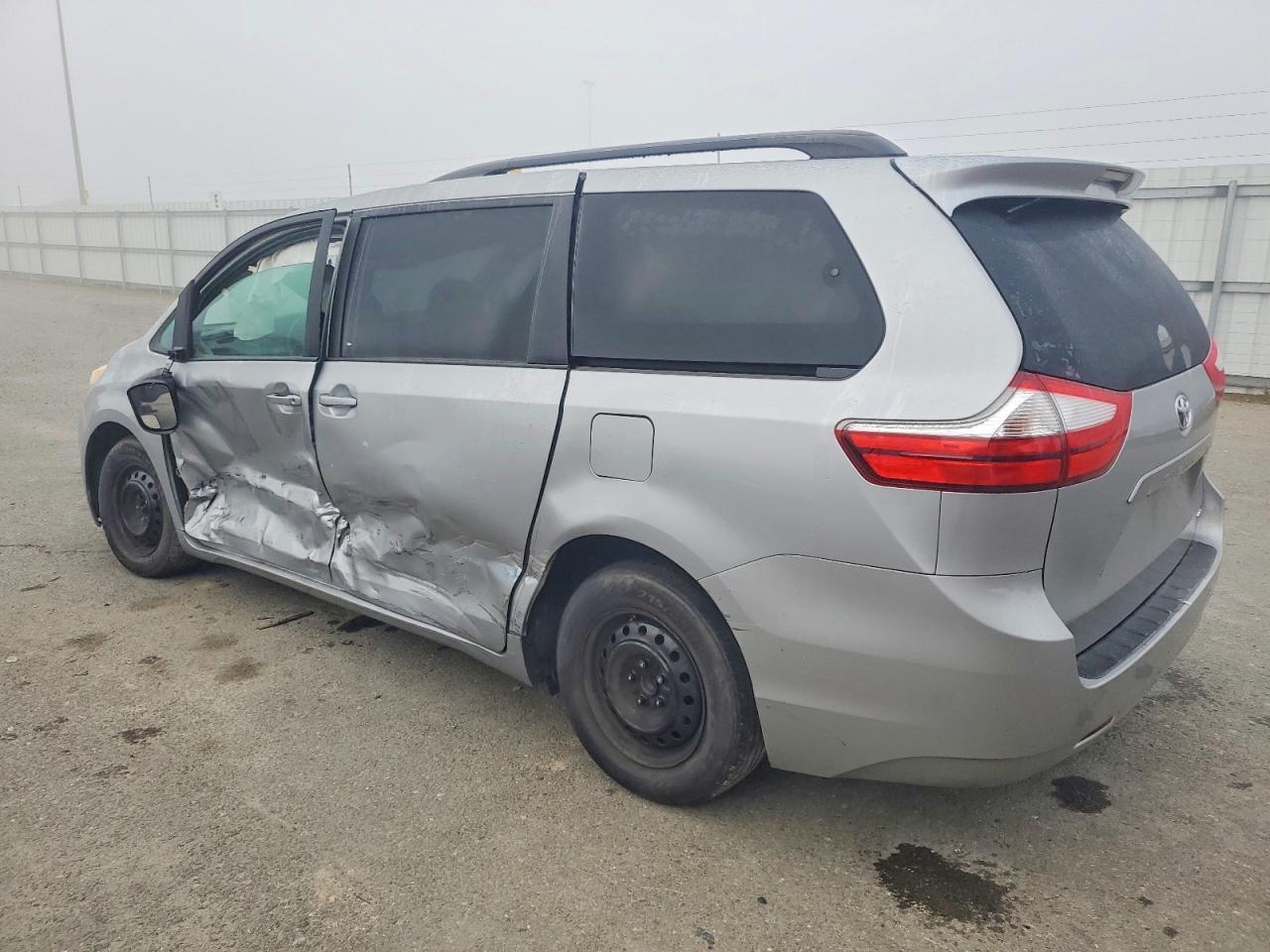 2015 TOYOTA SIENNA