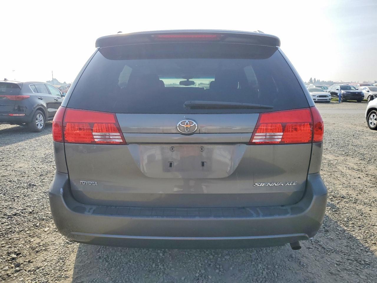 2004 TOYOTA SIENNA