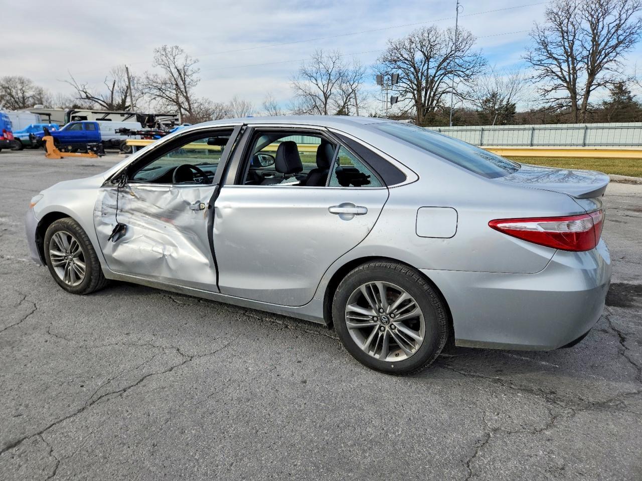 2016 TOYOTA CAMRY