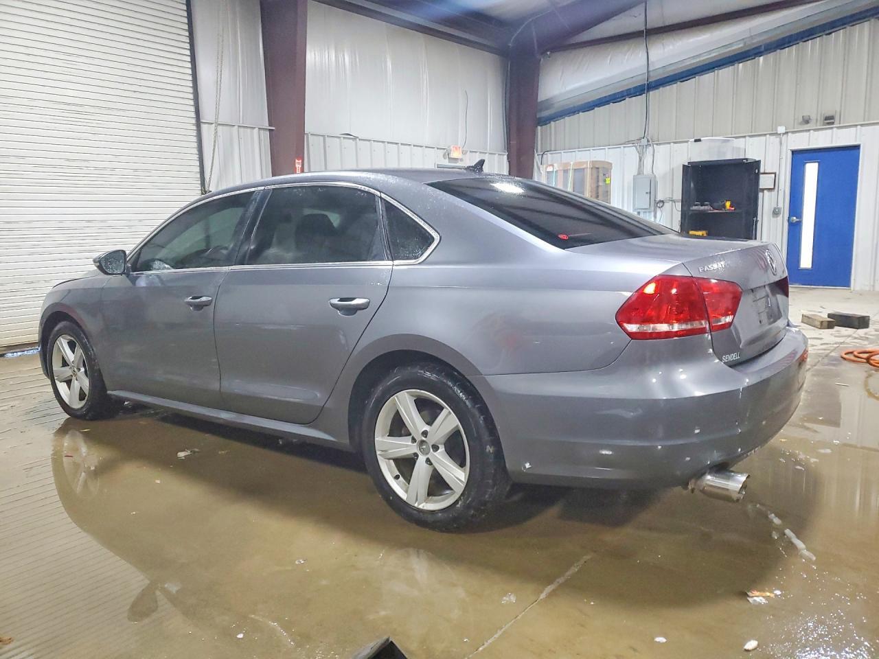 2012 VOLKSWAGEN Passat