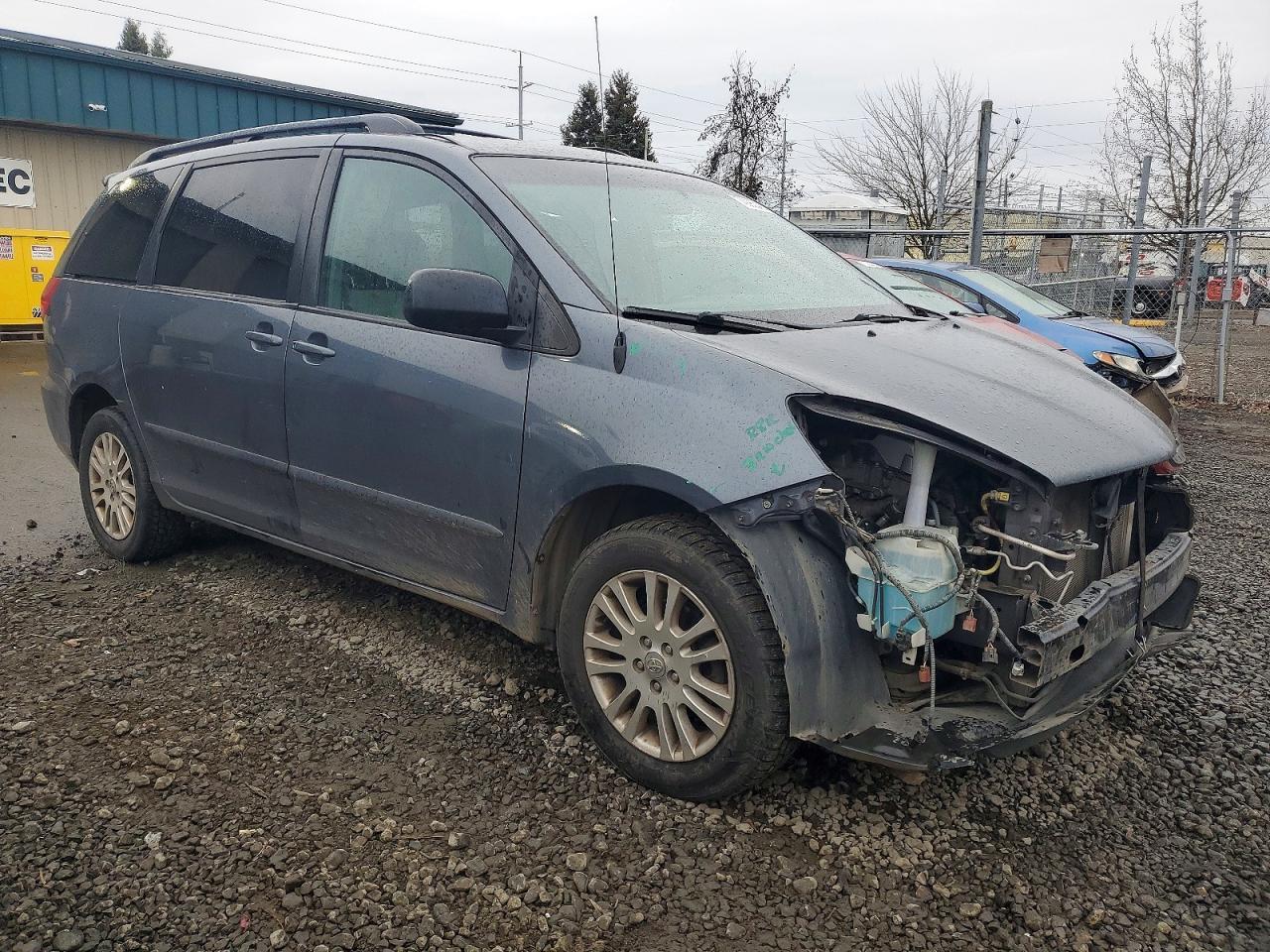 2010 TOYOTA SIENNA
