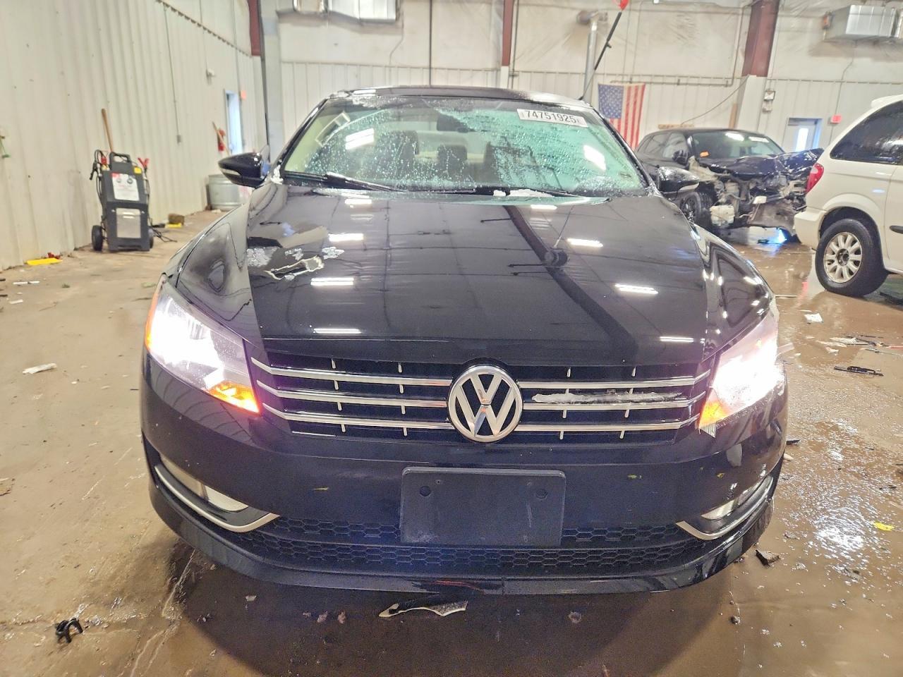 2012 VOLKSWAGEN Passat