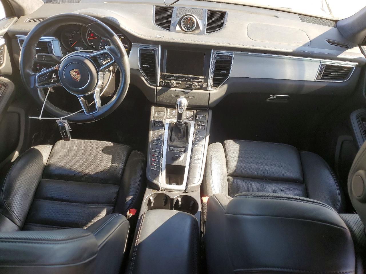 2015 PORSCHE Macan