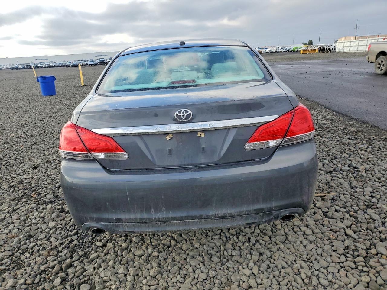 2011 TOYOTA Avalon