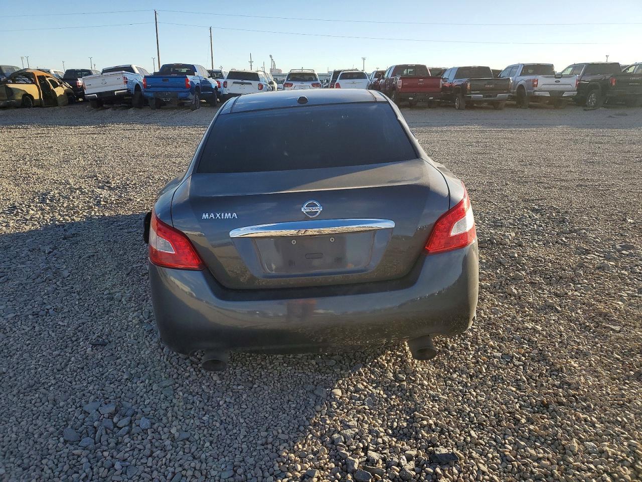 2010 NISSAN Maxima