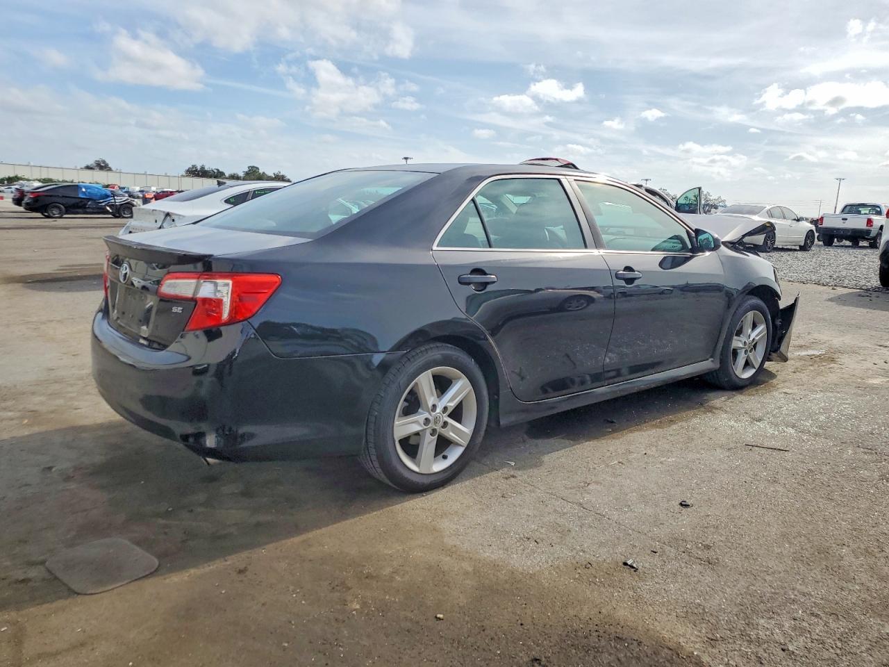 2014 TOYOTA CAMRY