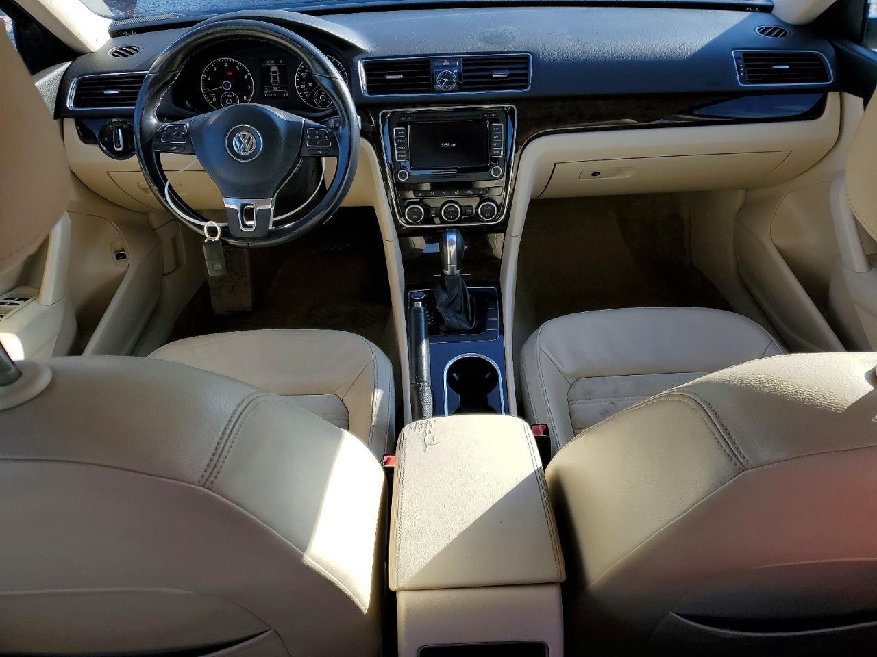 2014 VOLKSWAGEN Passat
