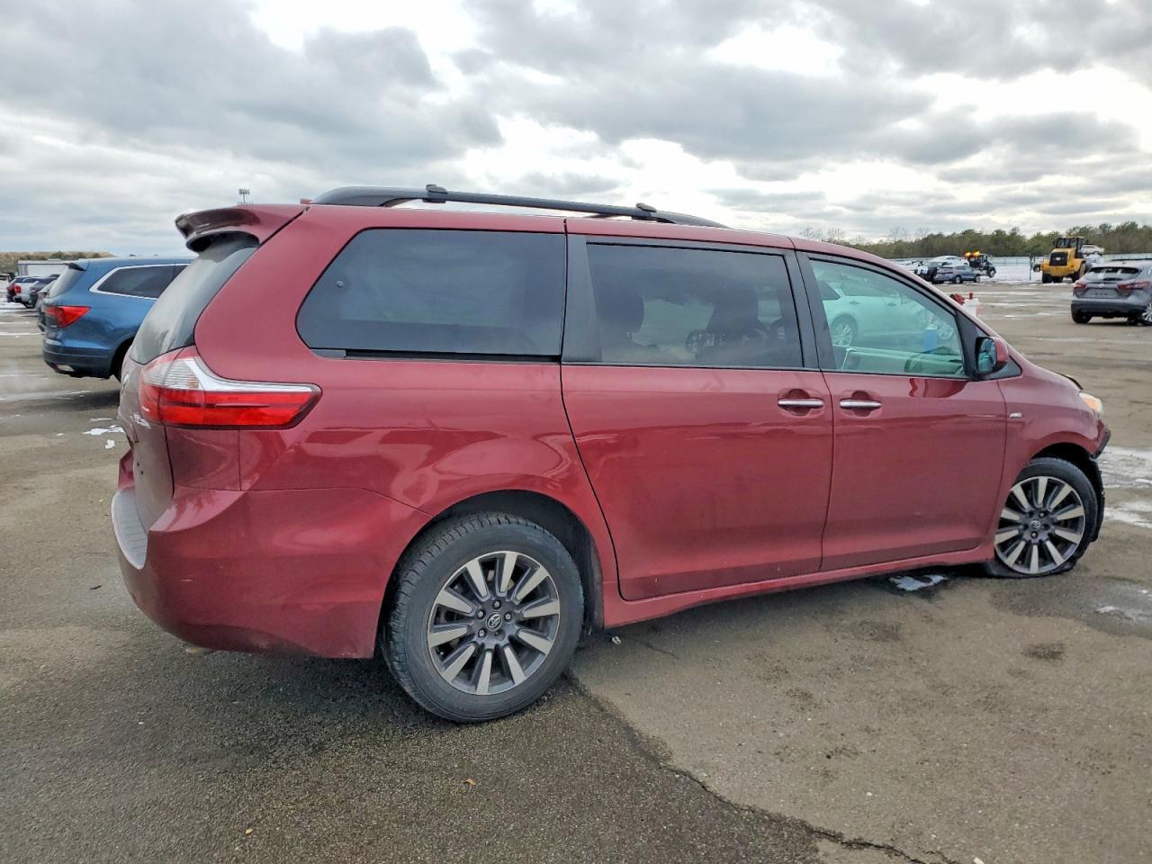 2018 TOYOTA SIENNA