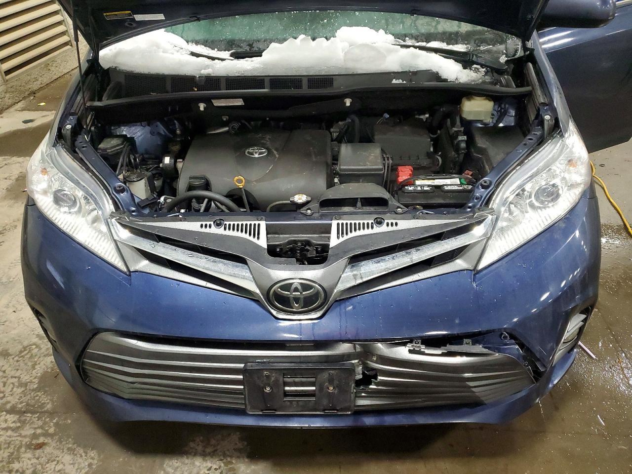 2018 TOYOTA SIENNA