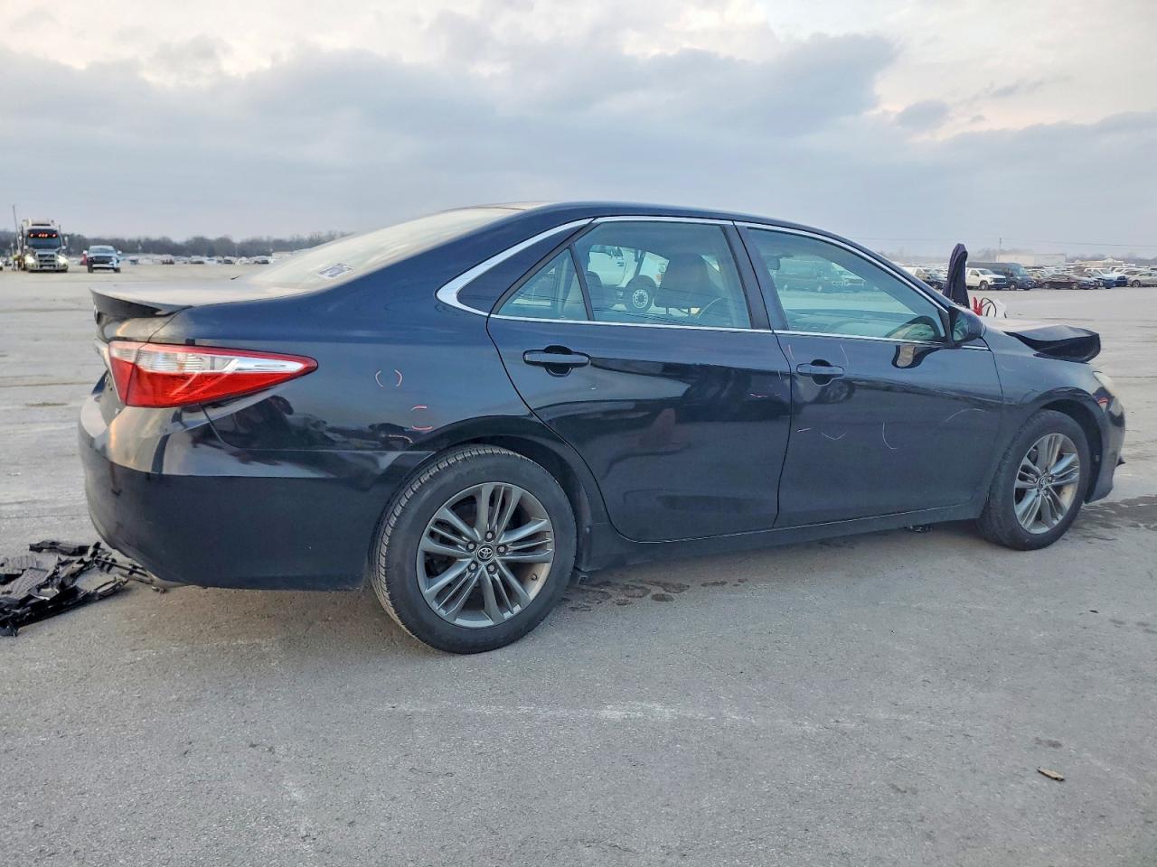 2015 TOYOTA CAMRY