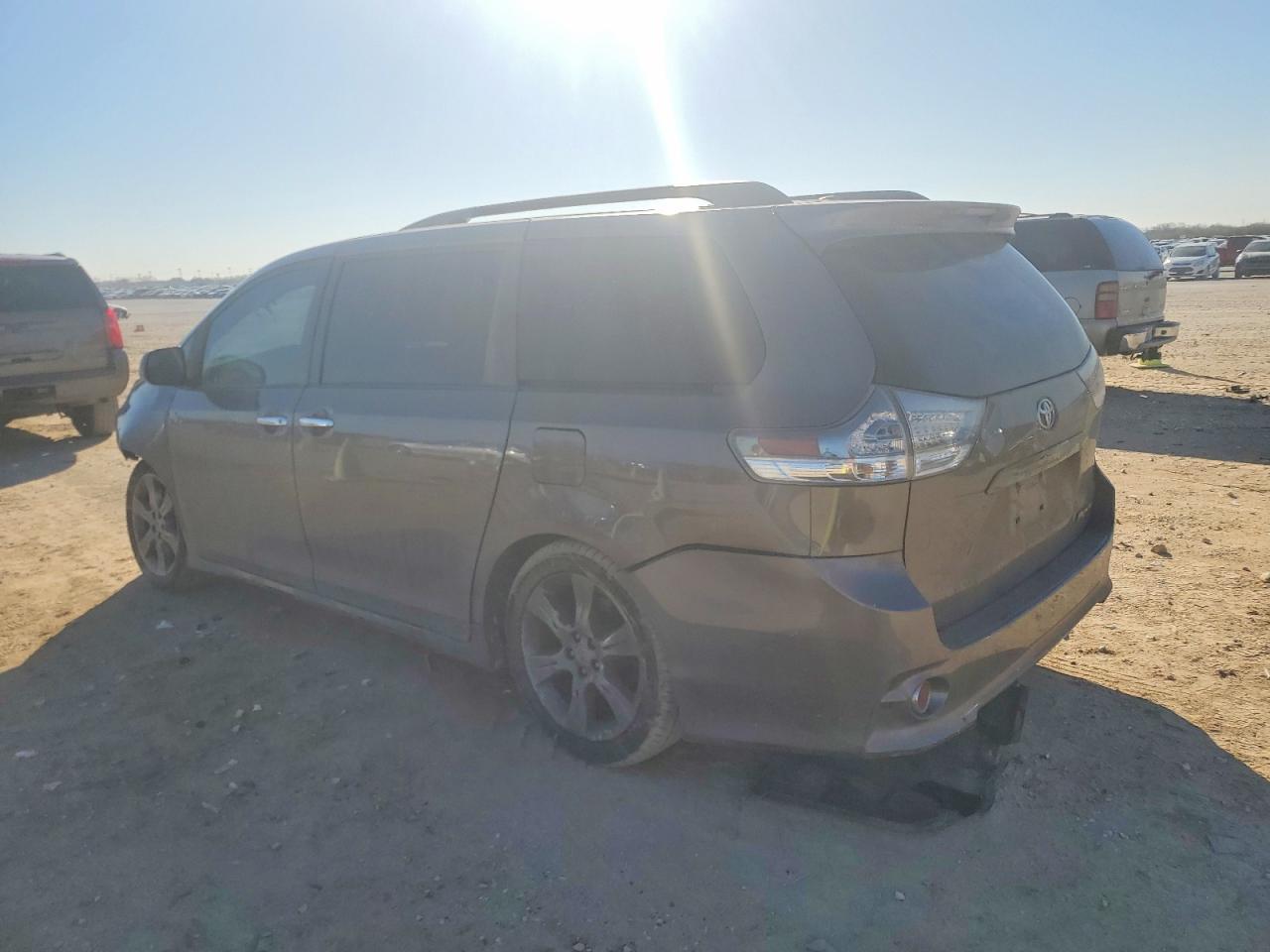 2015 TOYOTA SIENNA