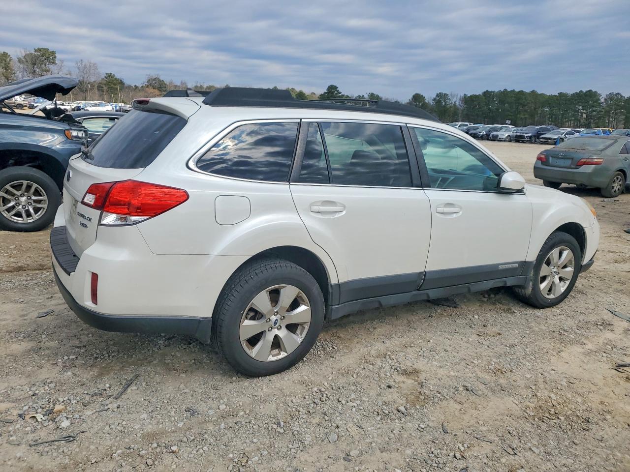 2012 SUBARU Outback