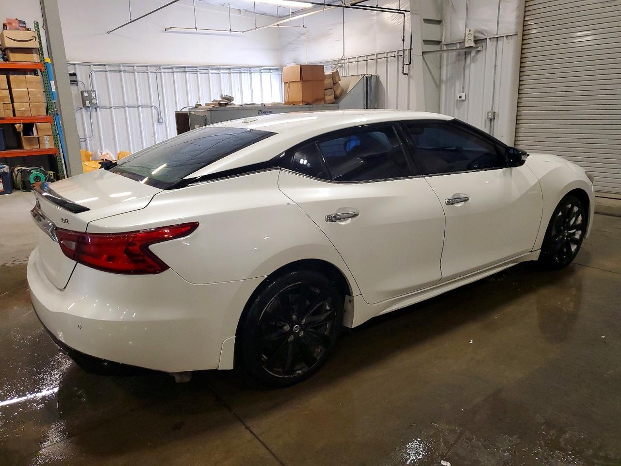 2017 NISSAN Maxima
