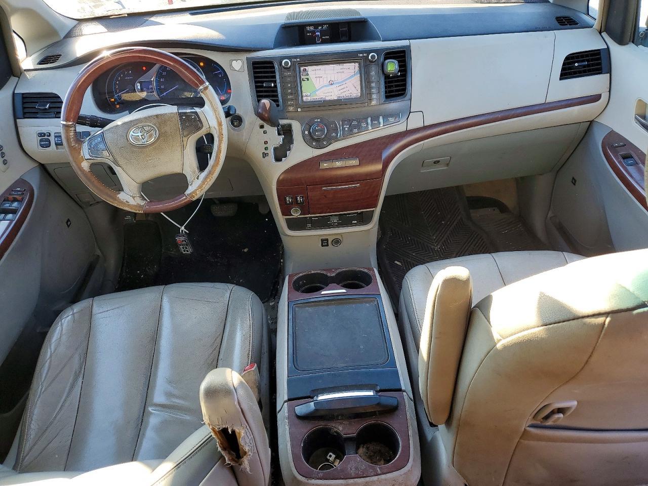 2014 TOYOTA SIENNA