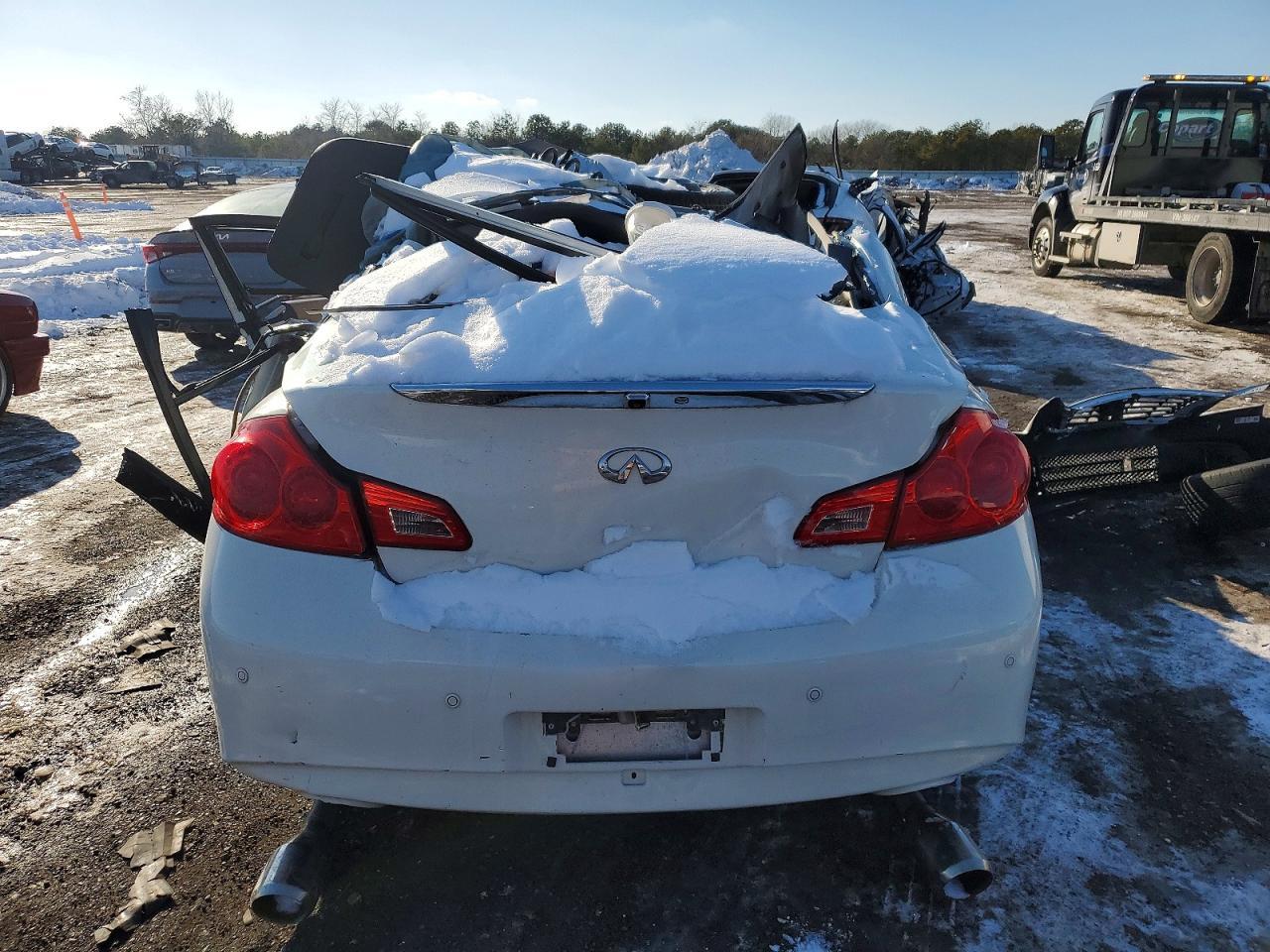 2011 INFINITI G37