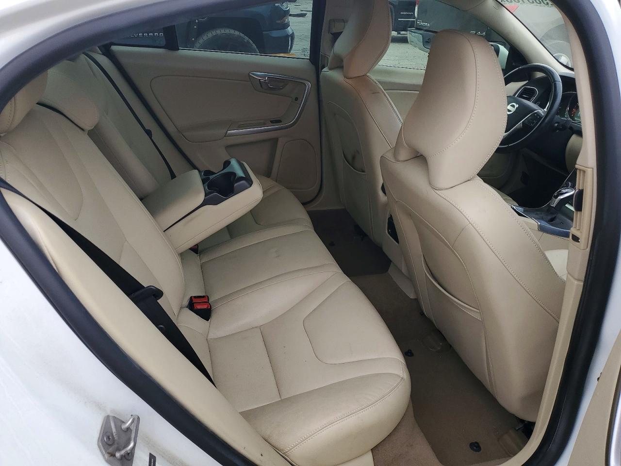 2015 VOLVO S60