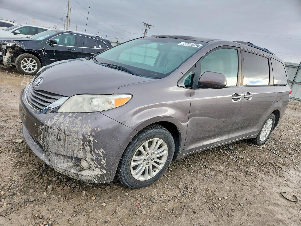 2012 TOYOTA SIENNA