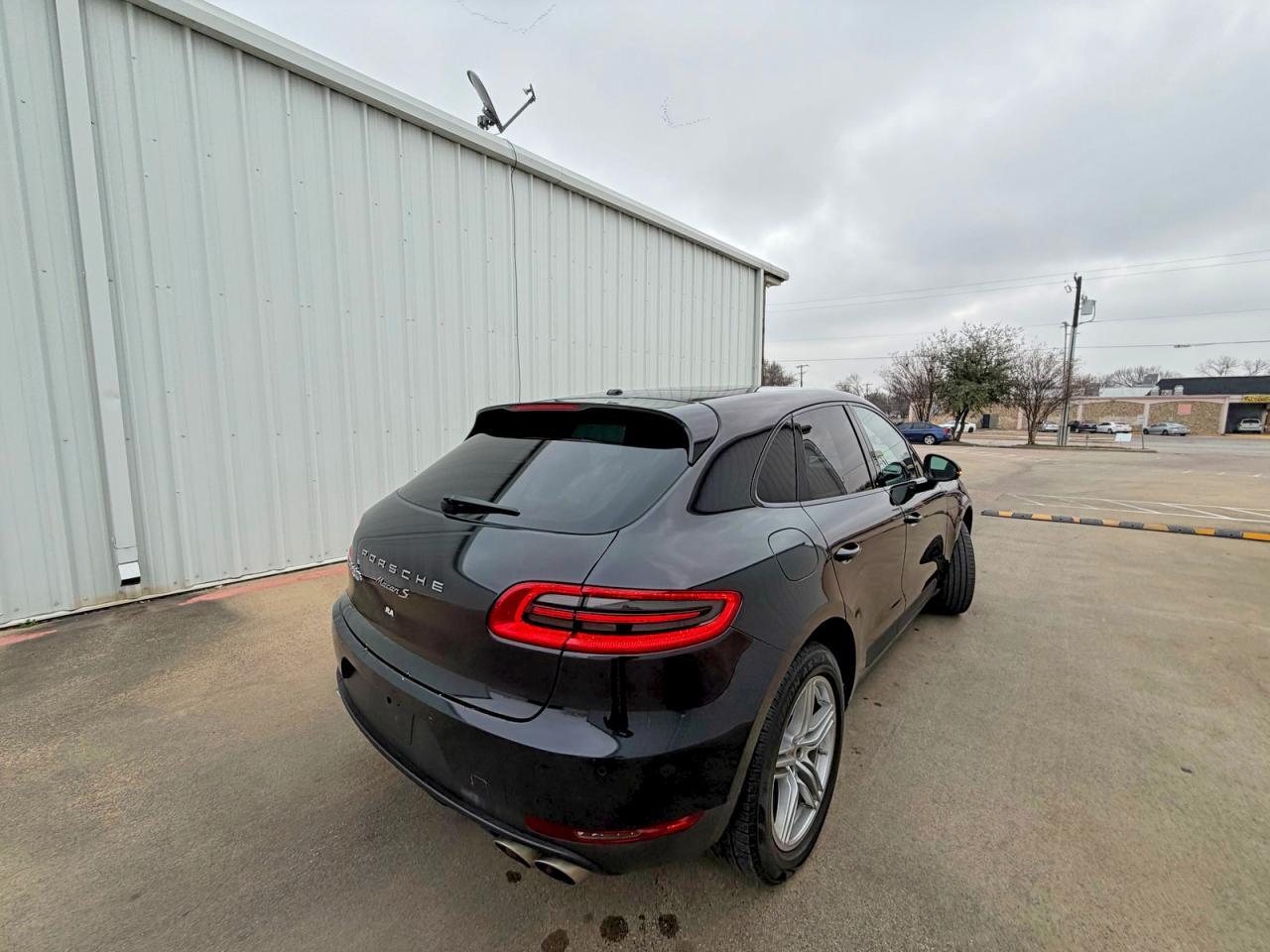 2017 PORSCHE Macan