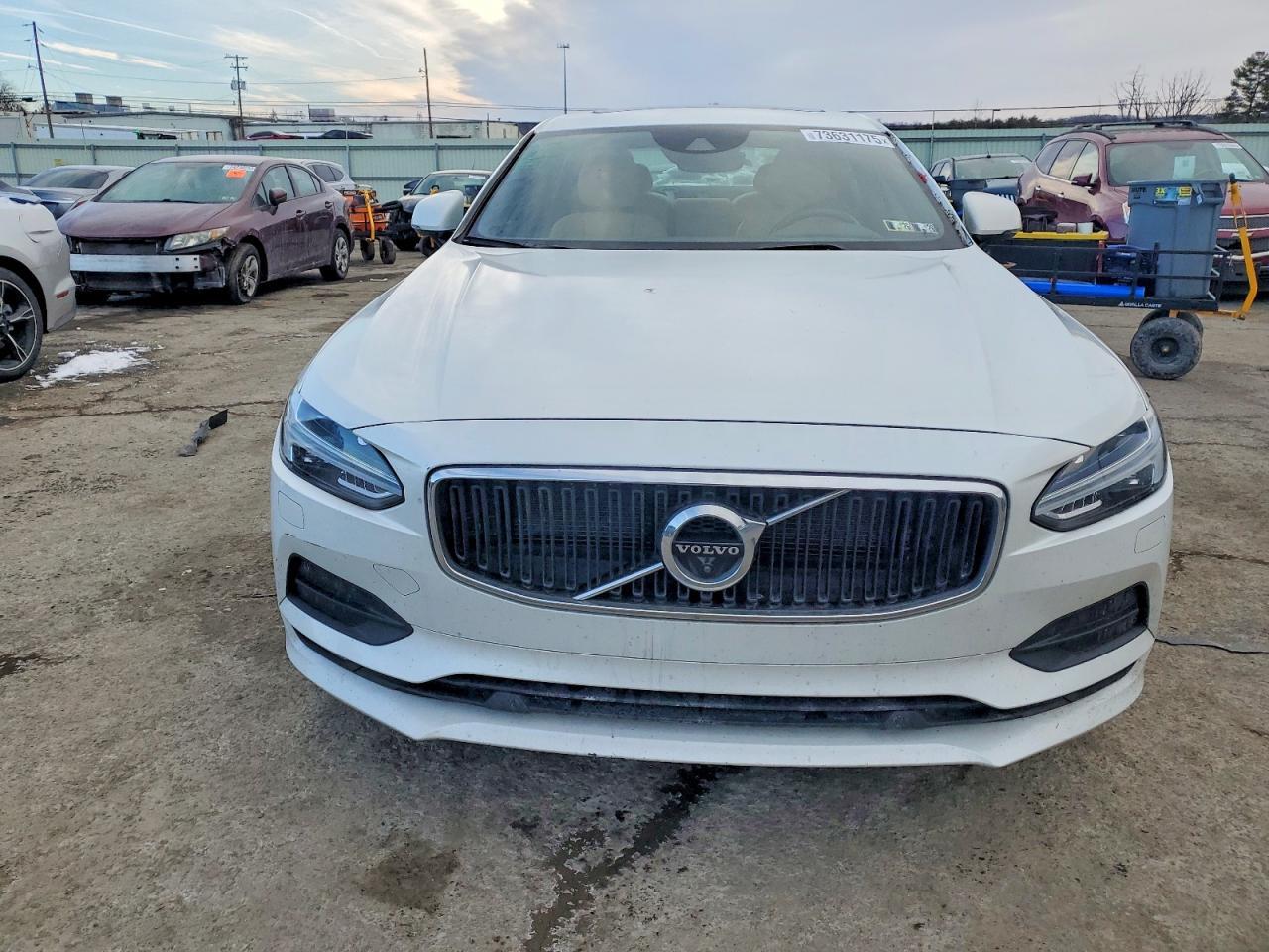 2017 VOLVO S90