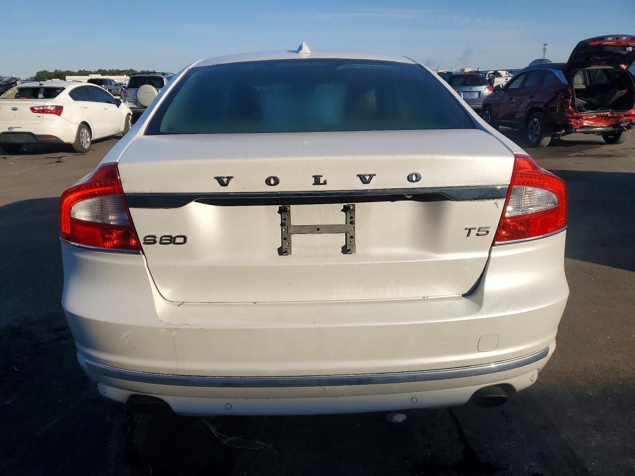 2015 VOLVO S80