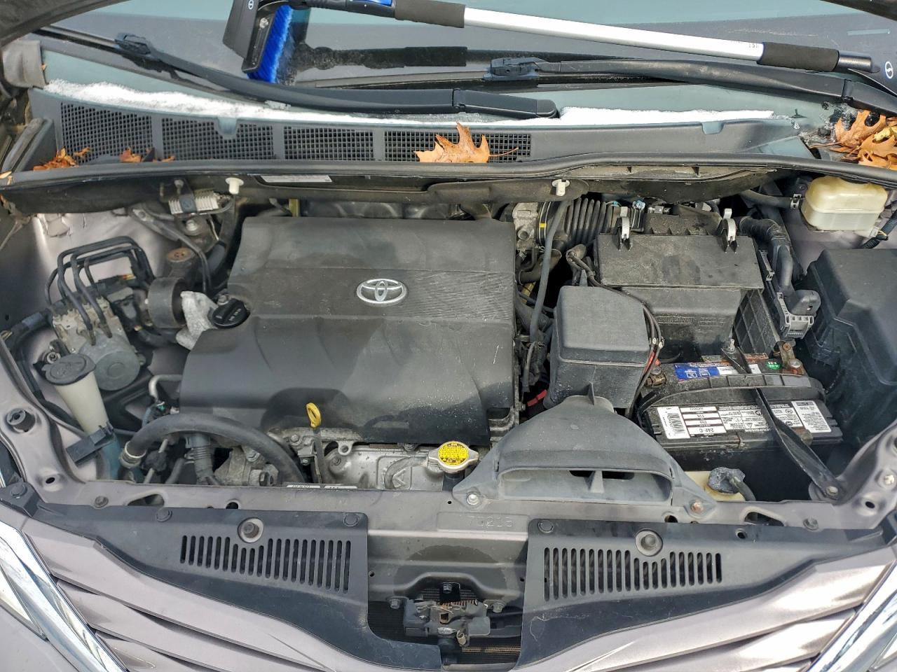 2015 TOYOTA SIENNA