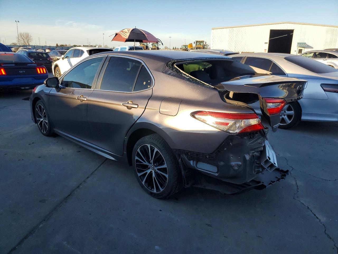 2018 TOYOTA CAMRY
