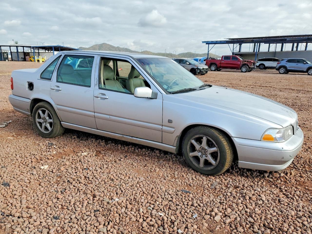 2000 VOLVO S70