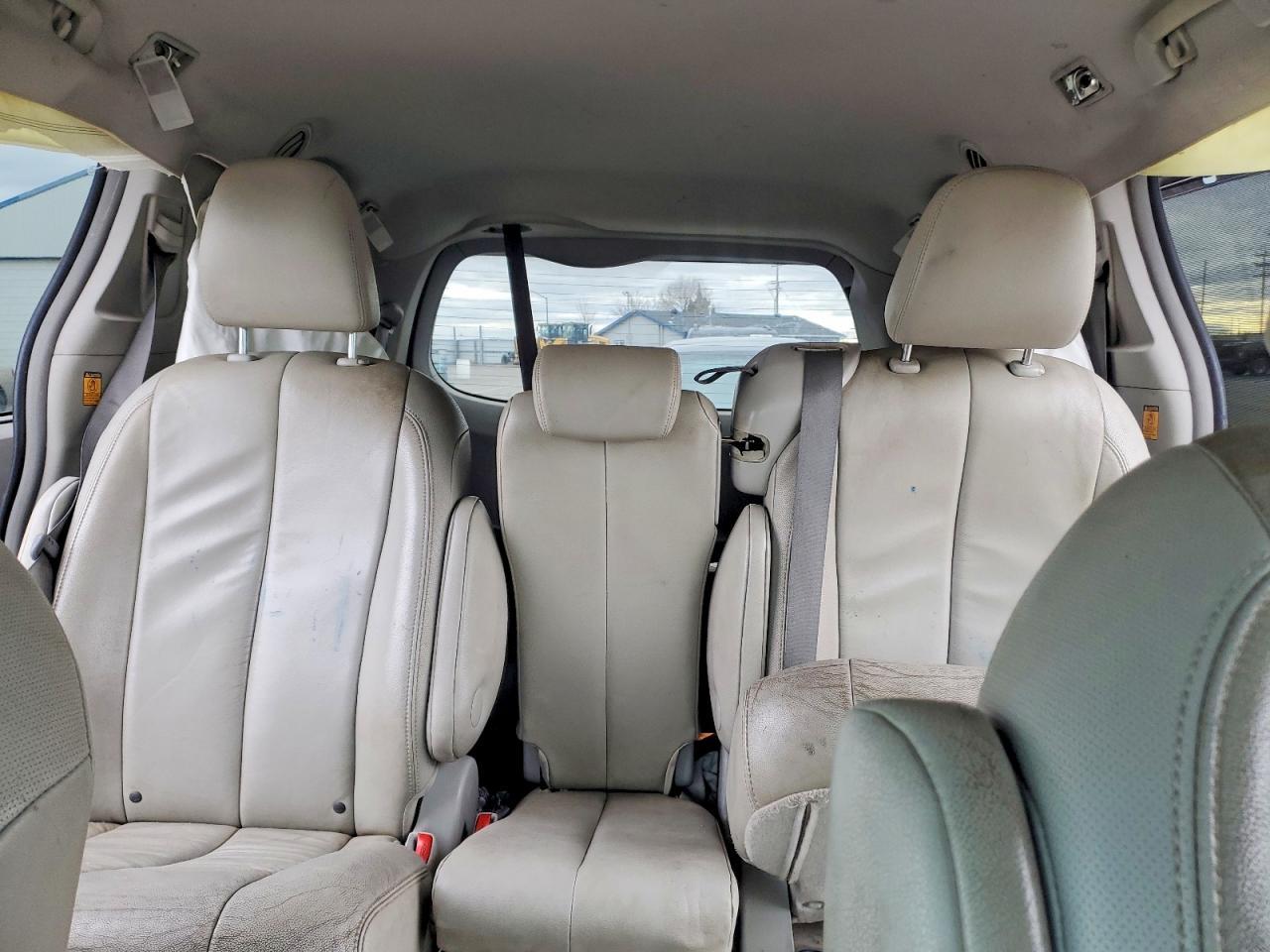 2012 TOYOTA SIENNA