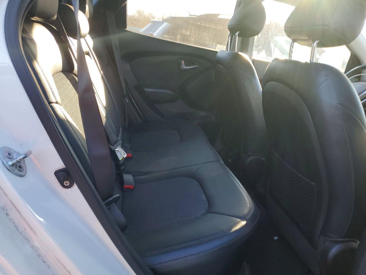 2010 HYUNDAI TUCSON