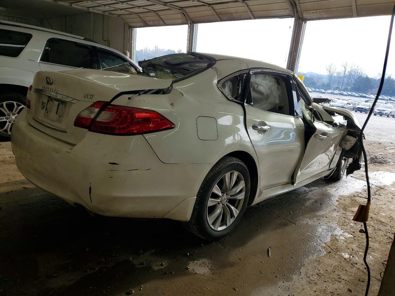2012 INFINITI M37