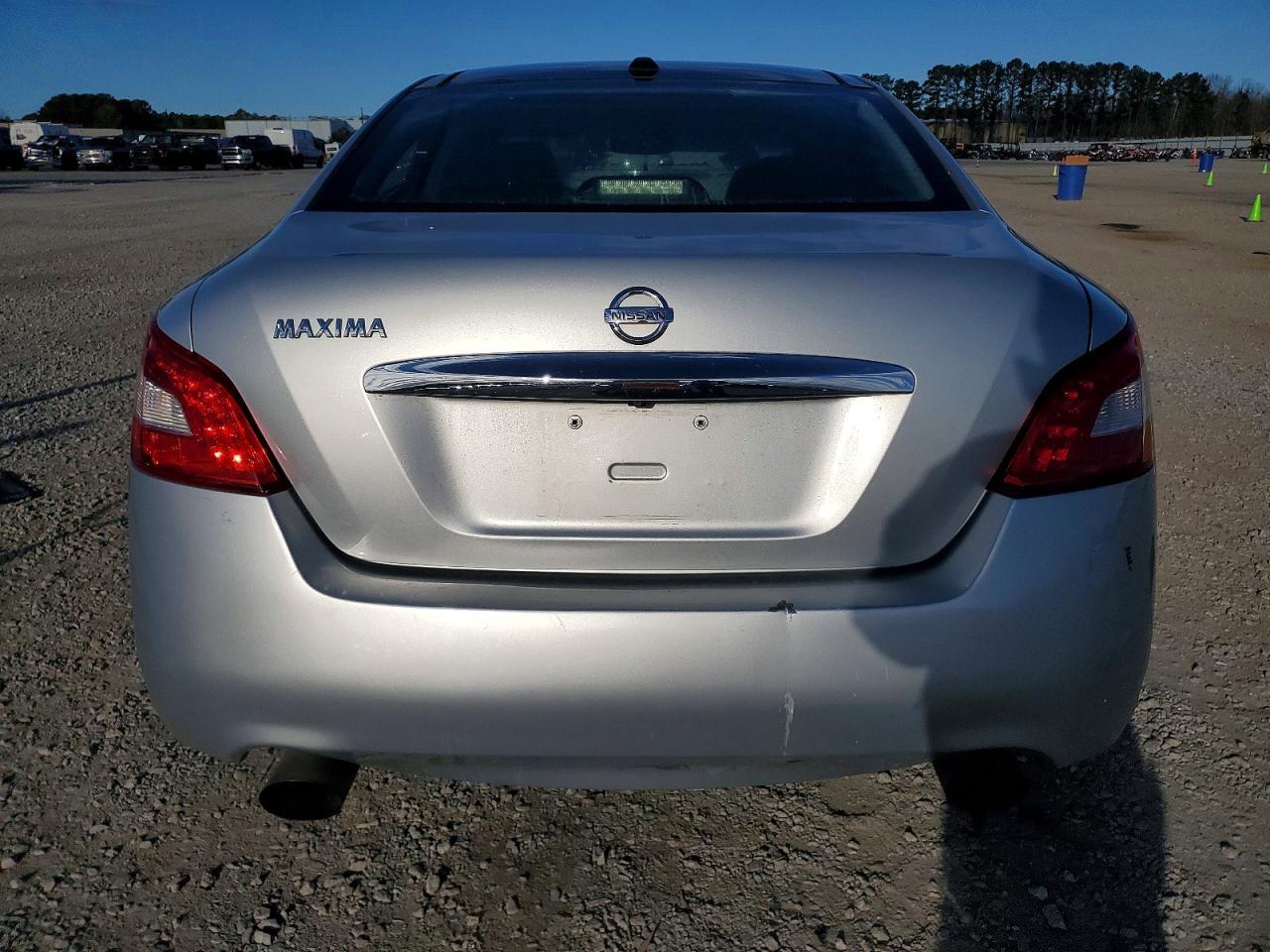 2010 NISSAN Maxima