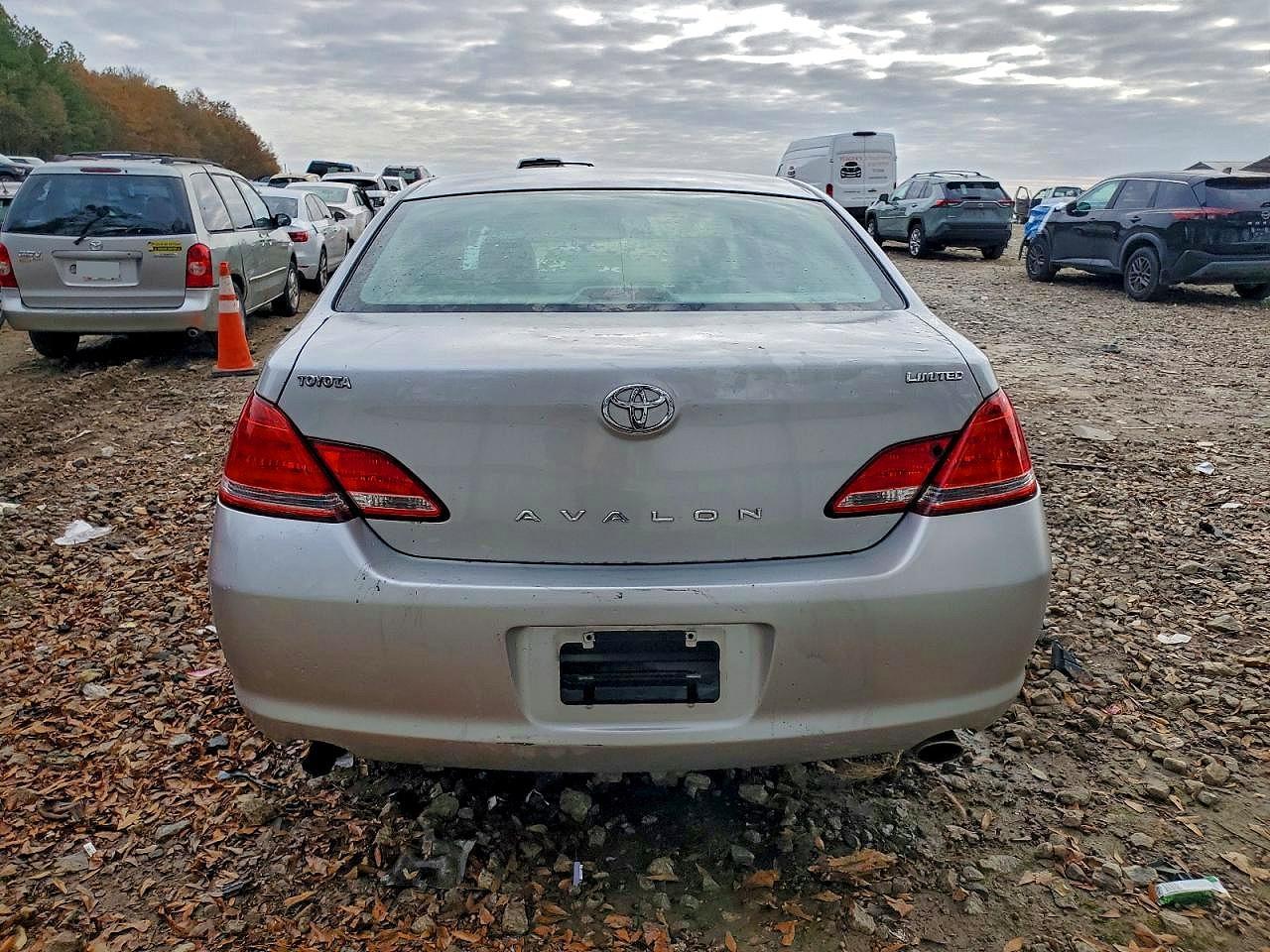 2005 TOYOTA Avalon