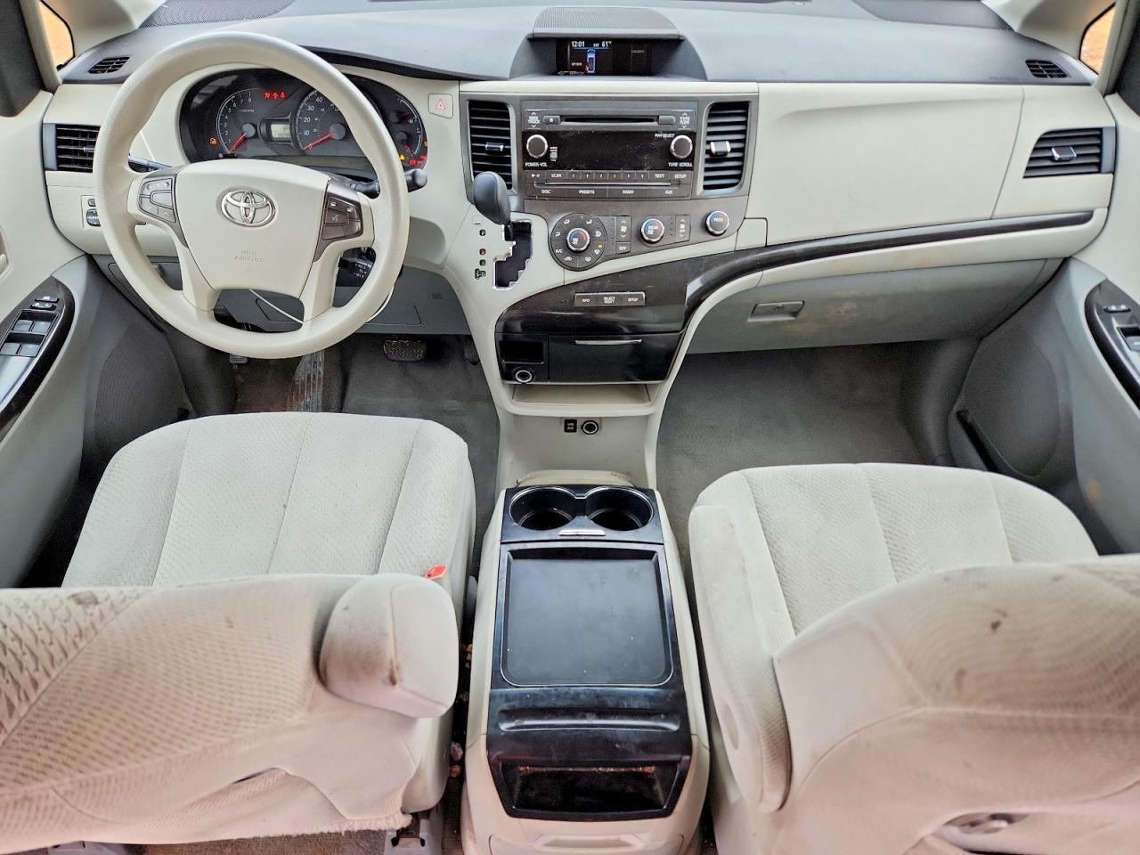 2011 TOYOTA SIENNA