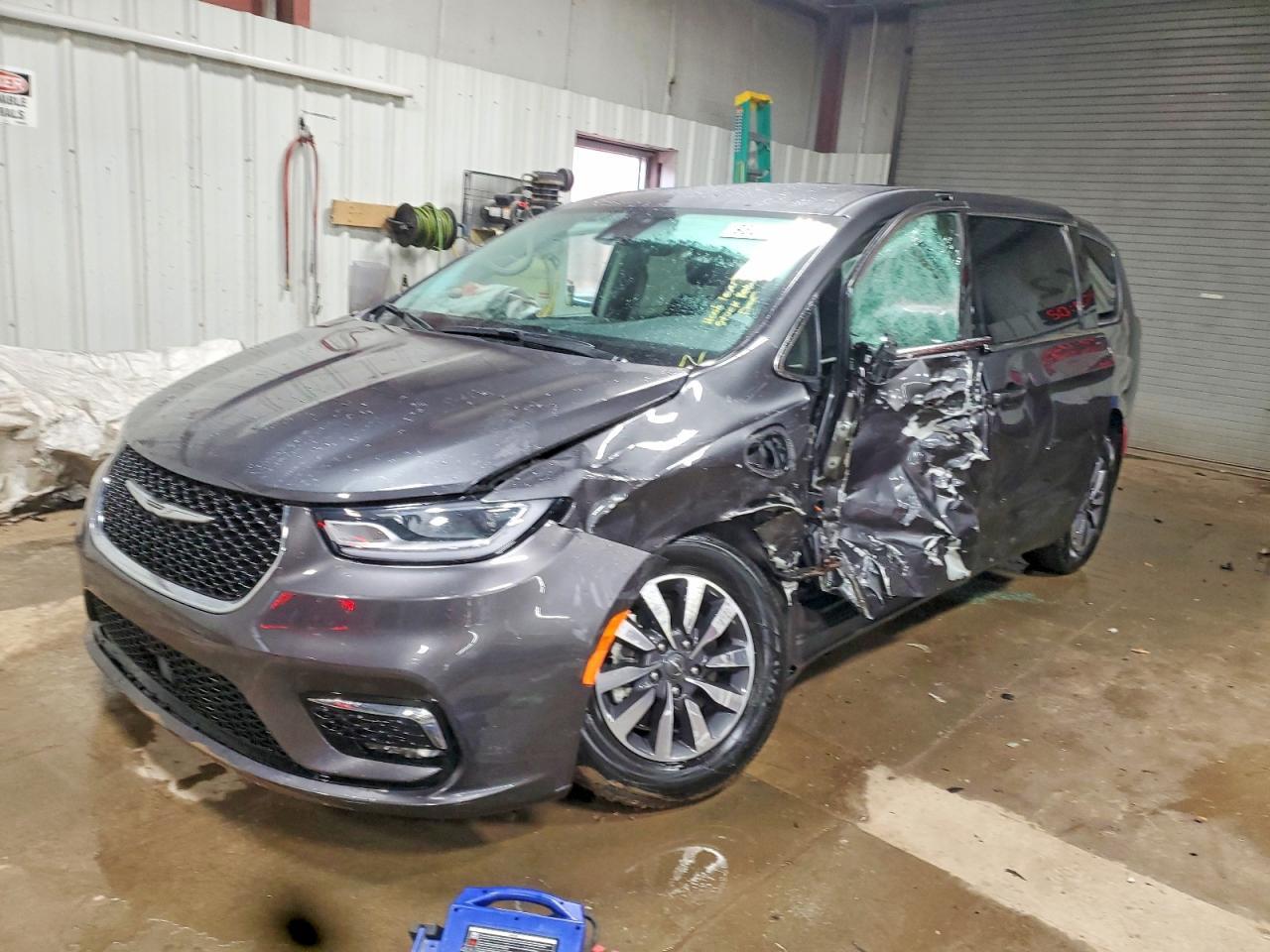 2022 CHRYSLER Pacifica