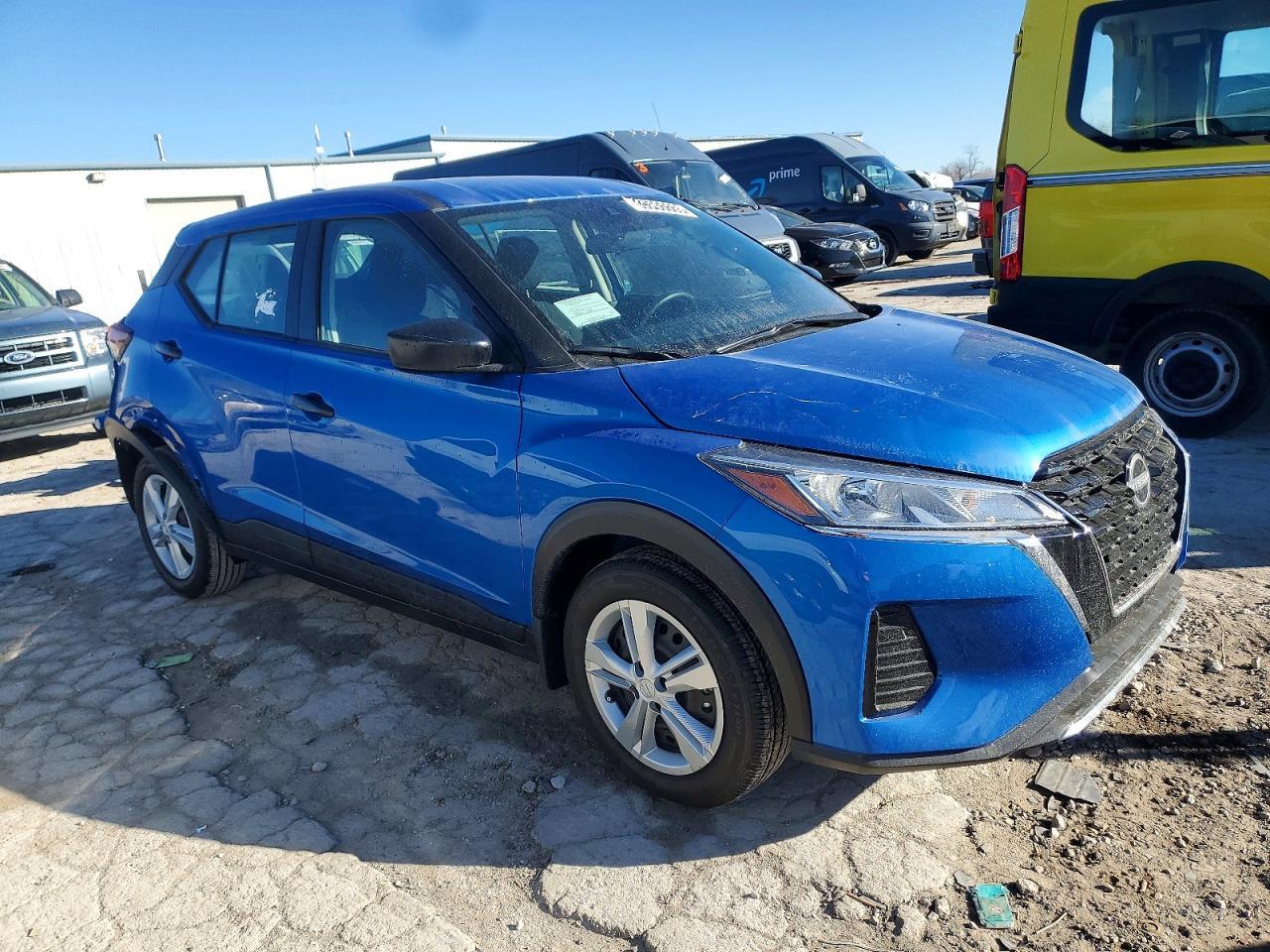 2025 NISSAN KICKS