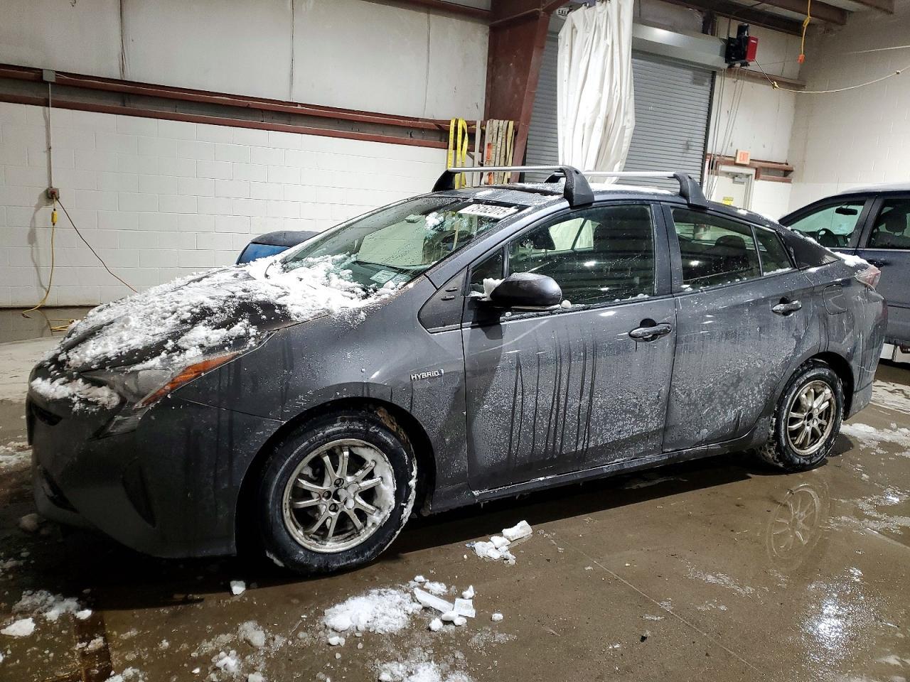 2016 TOYOTA PRIUS