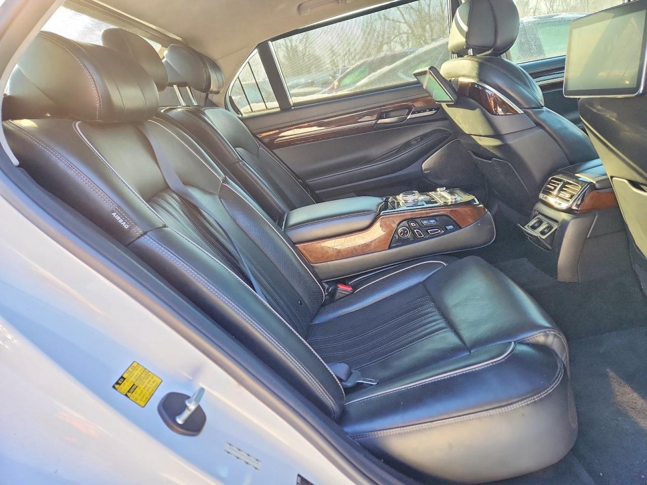 2018 GENESIS G90