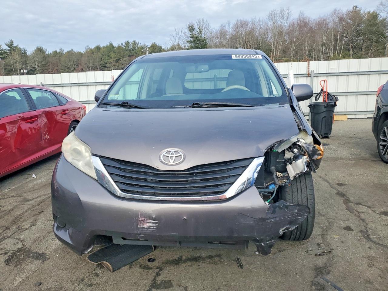2012 TOYOTA SIENNA