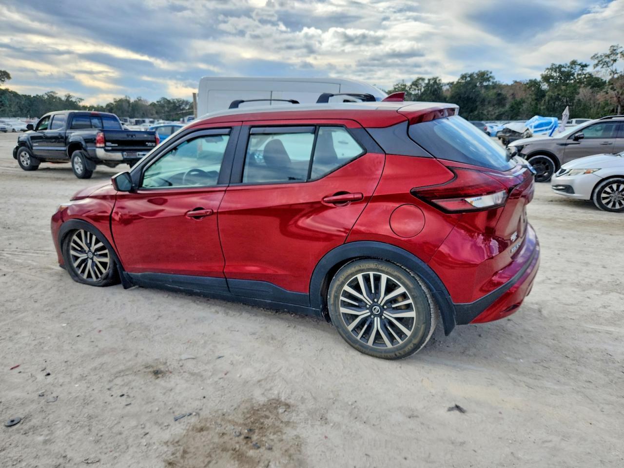 2021 NISSAN KICKS
