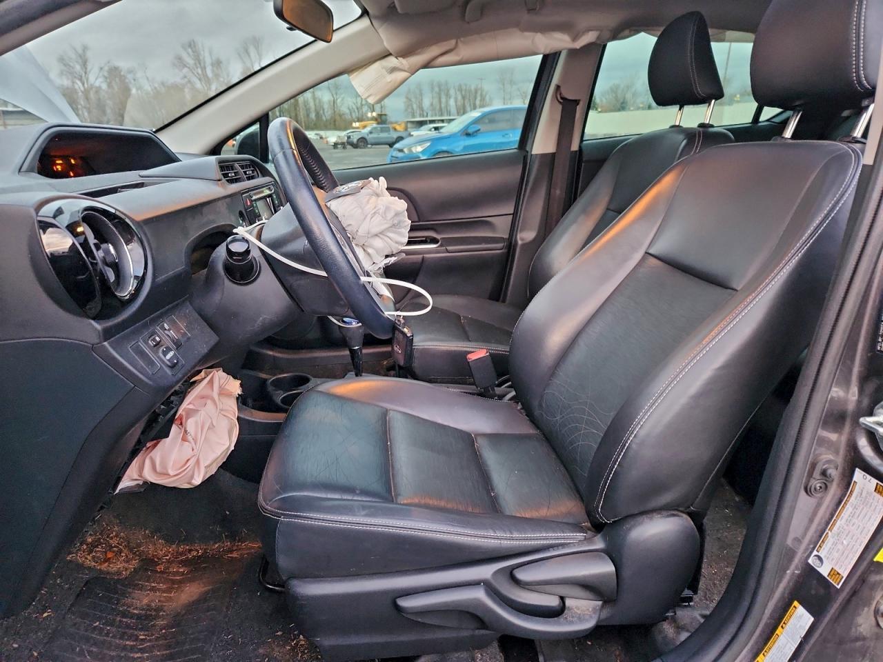 2015 TOYOTA Prius c