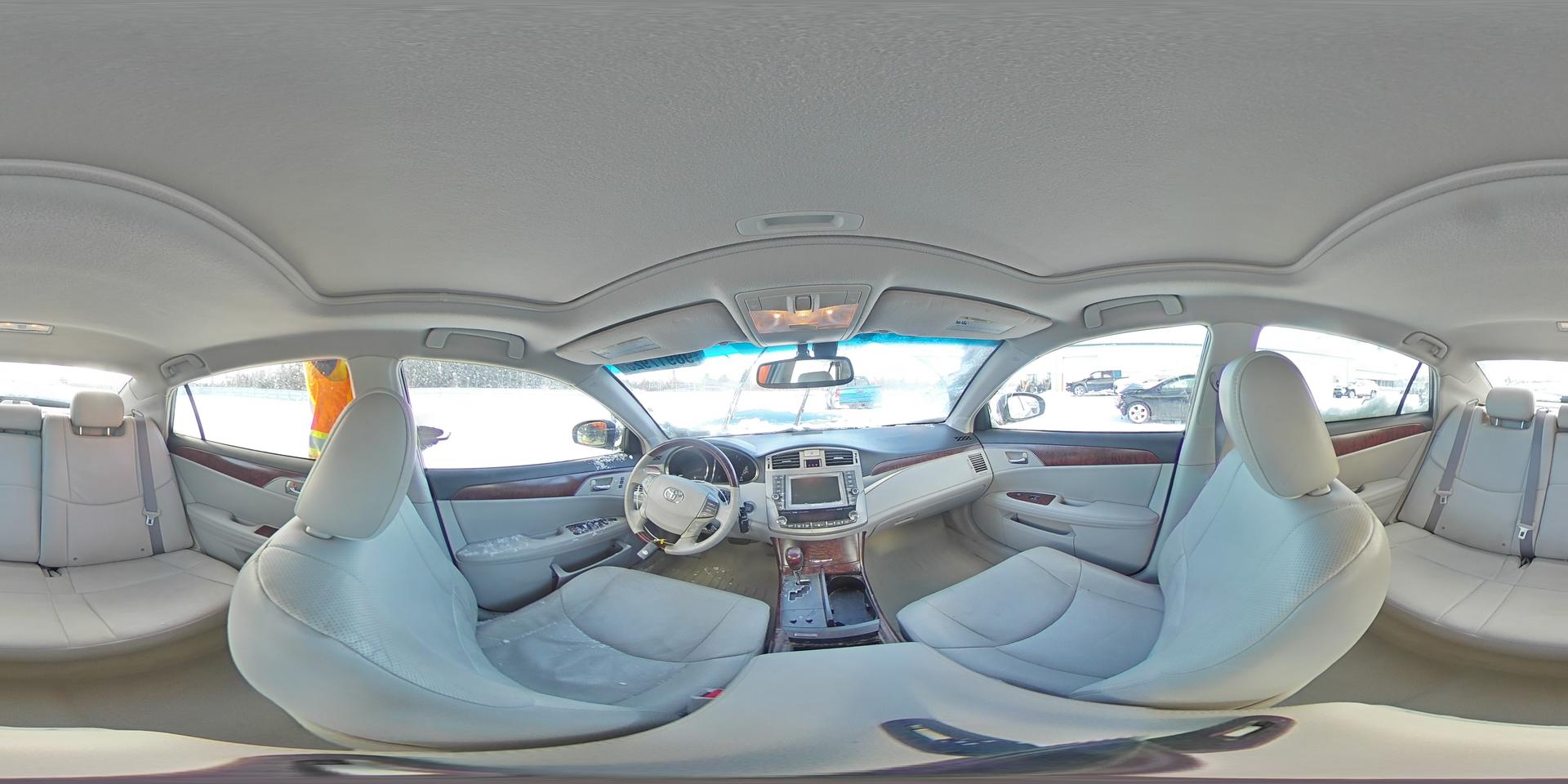 2011 TOYOTA Avalon