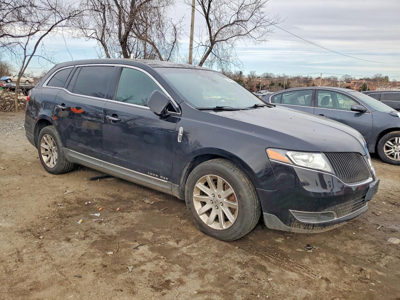 2016 LINCOLN MKT