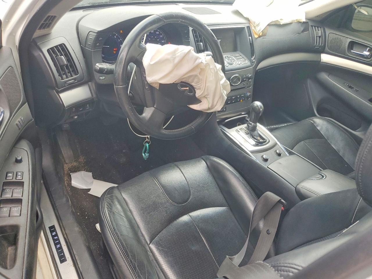 2011 INFINITI G37