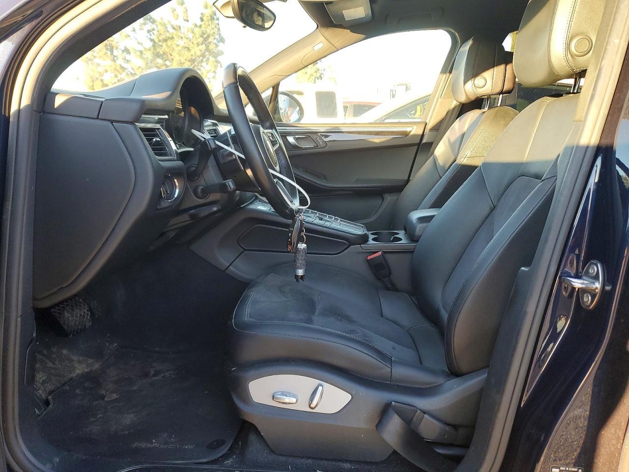 2017 PORSCHE Macan