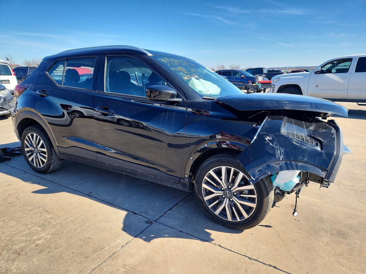 2024 NISSAN KICKS